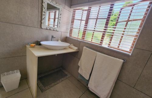 Winston Park House | Gorgeous Garden Villa