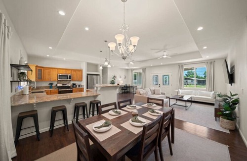 Keaau House | Gorgeous Gated Retreat Near Ocean w Pool & Deck!