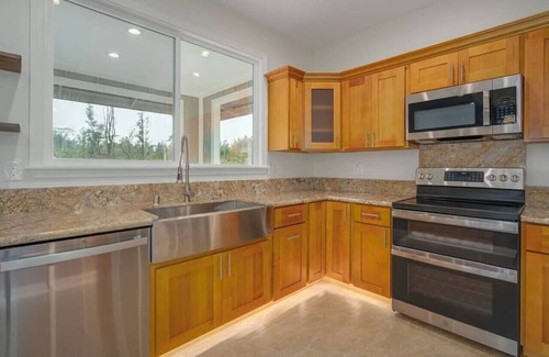 Keaau House | Gorgeous Gated Retreat Near Ocean w Pool & Deck!