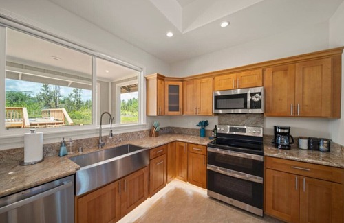 Keaau House | Gorgeous Gated Retreat Near Ocean w Pool & Deck!