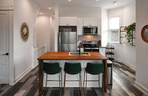 East Walnut HIlls Apartment | Gorgeous Gem in Heart of Hills