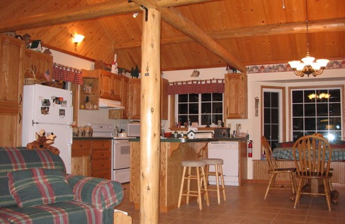Mountain House | Gorgeous getaway in the Northwoods, 3 miles from snowmobile /ATV trails