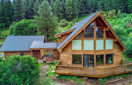 Aspen Springs Cabin | Gorgeous getaway with deck, sun room, fireplace, washer/dryer, & WiFi