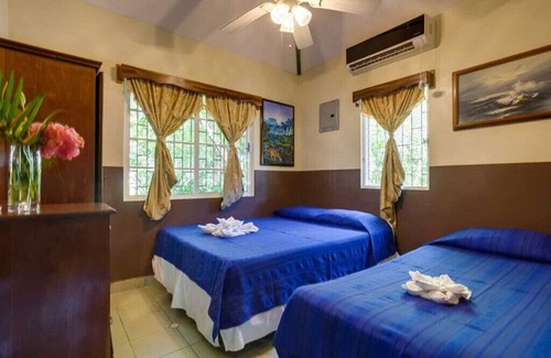 San Ignacio Cabin | Gorgeous Green House Fully Furnished 2 Bedroom Casita Verde-MB