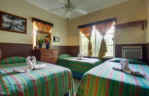 San Ignacio Cabin | Gorgeous Green House Fully Furnished 2 Bedroom Casita Verde-MB