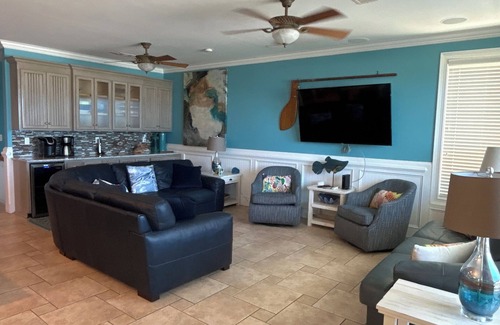 Plantation House | Gorgeous Gulf Front Home, 8 bed/7 bath, Pool, Elevator, and all the amenities!
