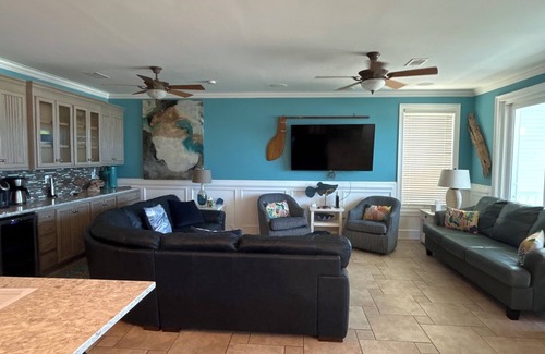Plantation House | Gorgeous Gulf Front Home, 8 bed/7 bath, Pool, Elevator, and all the amenities!