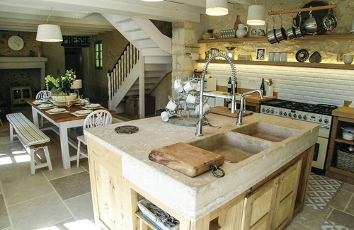 Saint-Martin-des-Combes House | Gorgeous home in St. Martin des Combes