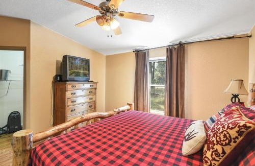 Parks House | Gorgeous Historic 3 BR Log Cabin w Forest Views 20 Minutes from Flagstaff Now with Wi-Fi