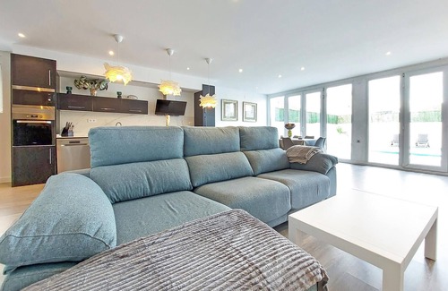 Riba-roja de Turia House | Gorgeous home in Riba-Roja de Turia