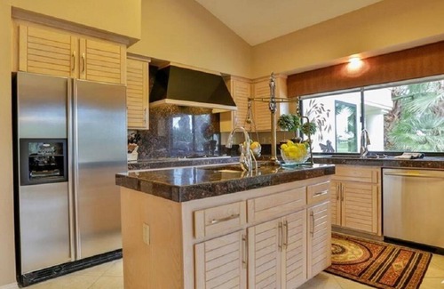 La Quinta Condo | Gorgeous home 6th Fairway-Fire Pit-golf course & water views. #068472
