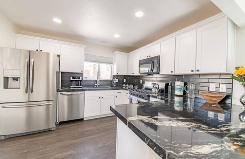 Las Vegas House | Gorgeous home away from home 3 bed 3 bath W/pool