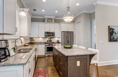 Eastside House | Gorgeous Home by Crawford Square w Private Parking