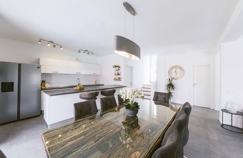 Kastel Gomilica House | Gorgeous home in Kastel Kambelovac