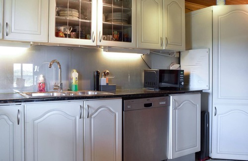 Tysvaer House | Gorgeous home in Aksdal with kitchen