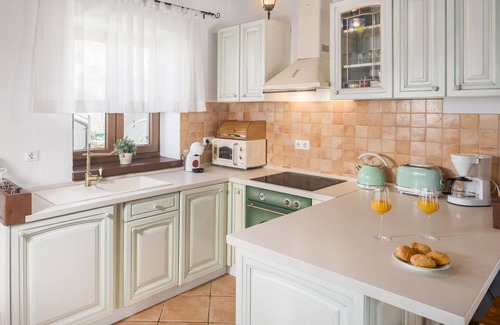 Cabrunici House | Gorgeous home in Cabrunici with WiFi