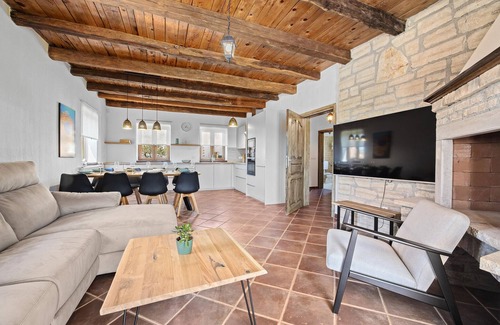 Cabrunici House | Gorgeous home in Cabrunici with WiFi