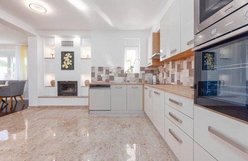 Gospic House | Gorgeous home in Debelo Brdo with sauna