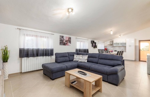 Divsici House | Gorgeous home in Divsici with WiFi