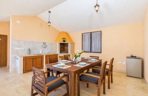 Divsici House | Gorgeous home in Divsici with WiFi