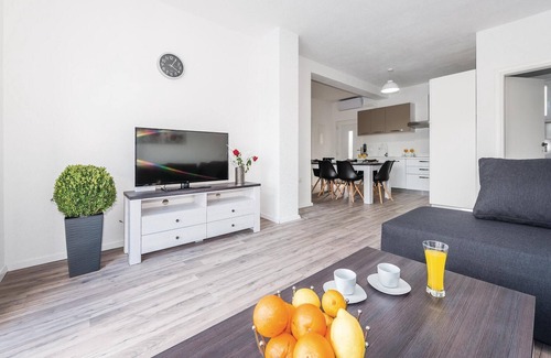 Drinovci House | Gorgeous home in Drinovci with WiFi