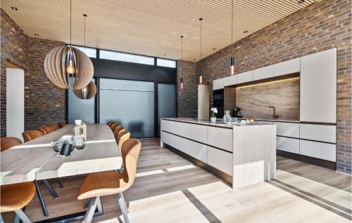 Egsmark Strand House | Gorgeous Home In Ebeltoft With Kitchen