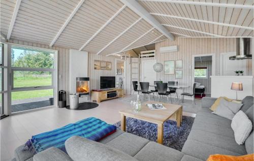 Krejbjerg House | Gorgeous Home In Ejstrupholm With Sauna