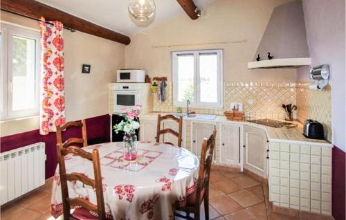 Rochefort-du-Gard House | Gorgeous Home In Rochefort Du Gard With Kitchen