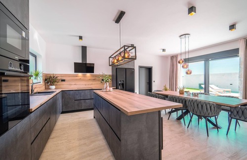 Benkovac House | Gorgeous home in Miranje Donje