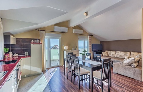 Unesic House | Gorgeous home in Vinovo Gornje