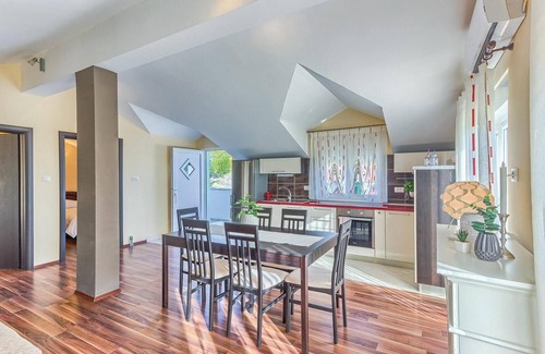 Unesic House | Gorgeous home in Vinovo Gornje