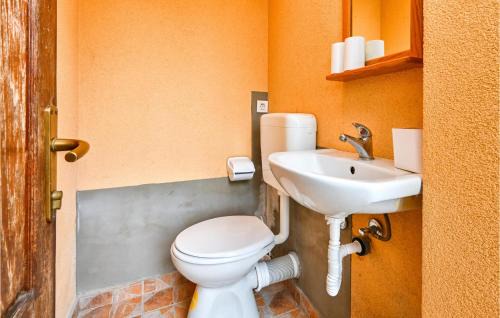 Klostar Ivanic House | Gorgeous Home In Klostar Ivanic
