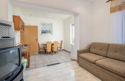 Klenovica House | Gorgeous home in Klenovica with WiFi