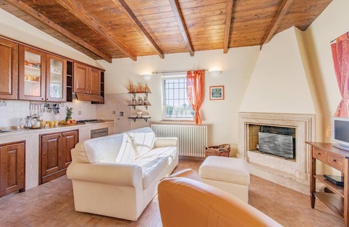 Mondavio House | Gorgeous home in Mondavio -PU-
