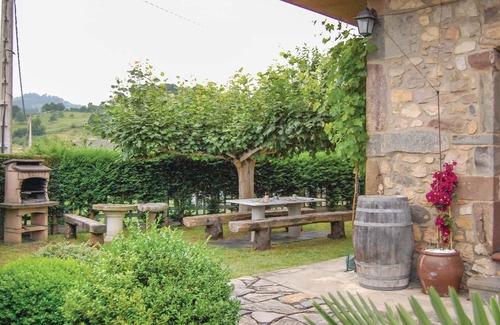Villamayor House | Gorgeous home in Piloña with kitchen