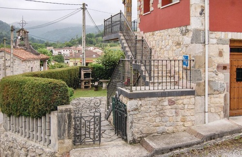 Villamayor House | Gorgeous home in Piloña with kitchen