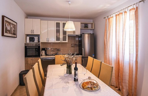 Dol House | Gorgeous home in Postira with WiFi