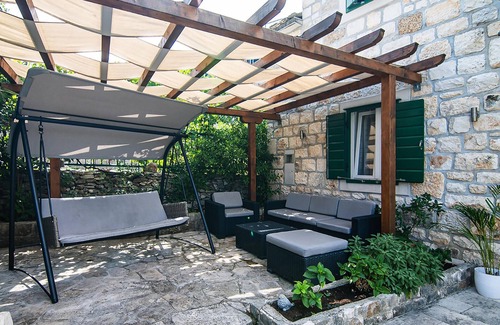 Dol House | Gorgeous home in Postira with WiFi