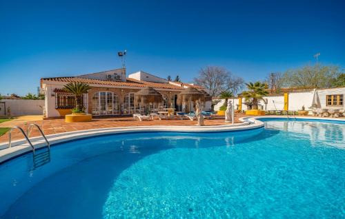 Puente Genil House | Gorgeous Home In Puente Genil With Wifi