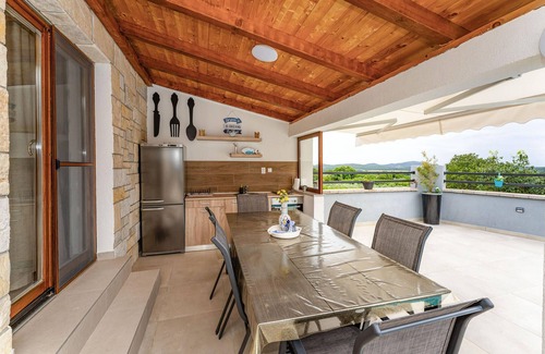Rastevic House | Gorgeous home in Rastevic with WiFi