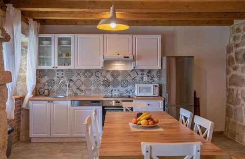 Prolozac House | Gorgeous home in Ricice with lake view