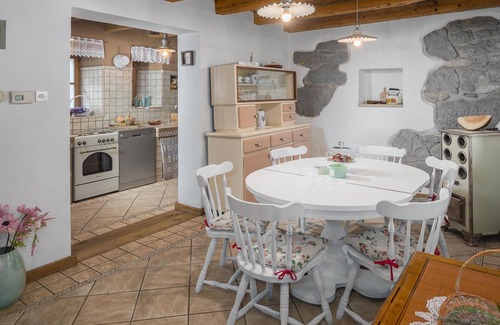 Rim House | Gorgeous home in Roc with WiFi