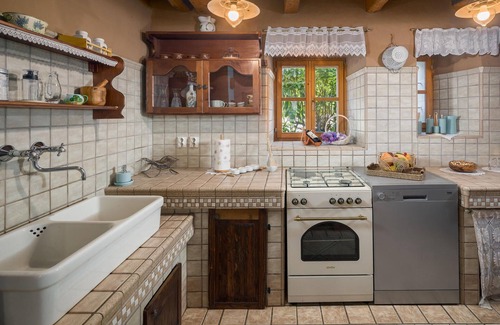 Rim House | Gorgeous home in Roc with WiFi