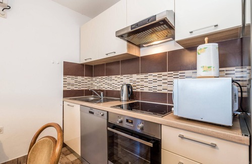 Jablanac House | Gorgeous home in Stinica with WiFi