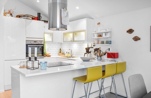 Selbjorn House | Gorgeous home in Stolmen with kitchen