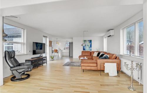 Sunds House | Gorgeous Home In Sunds With Kitchen
