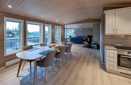 Svingvoll House | Gorgeous home in Svingvoll with WiFi