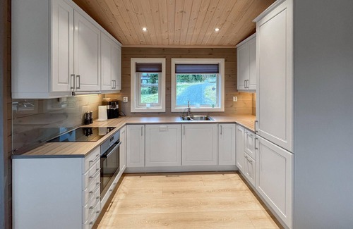 Svingvoll House | Gorgeous home in Svingvoll with WiFi