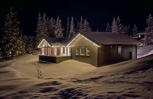 Svingvoll House | Gorgeous home in Svingvoll with WiFi