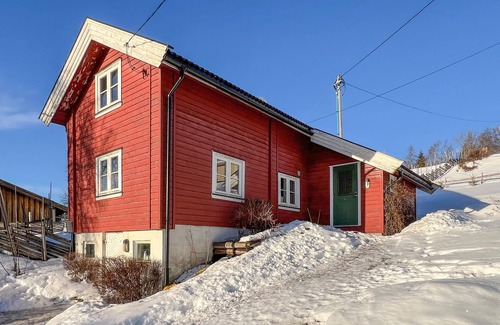 Tretten House | Gorgeous home in Svingvoll